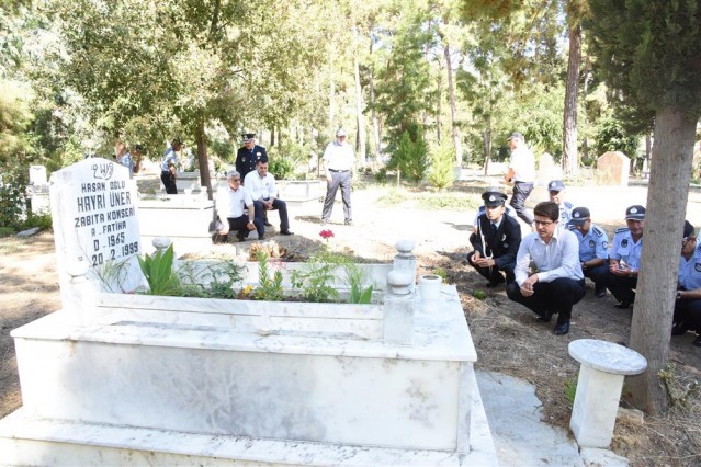 Törende günün anlam ve önemini belirten bir konuşma yapan Alanya Belediye Başkanı Adem Murat Yücel, "Kendi rahatından ödün vererek çalışan zabıta teşkilatı büyük bir teşekkürü hak ediyor. Sizler belediyenin gülen yüzü ve dışarıya açılan kapısısınız" dedi.