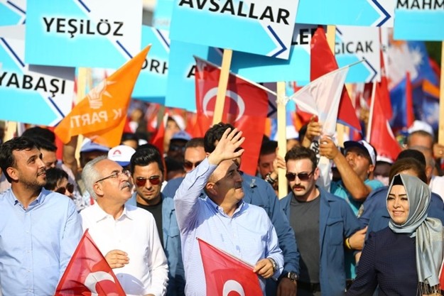 Ak Parti'den Alanya'da gövde gösterisi