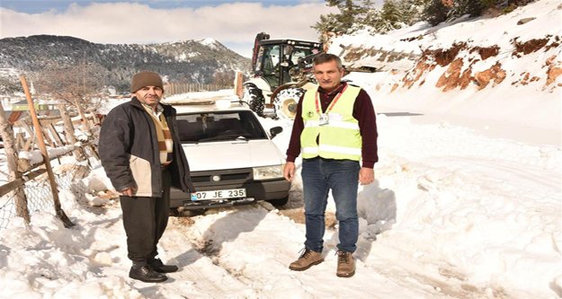 KARDA MAHSUR KALAN VATANDAŞLARI BELEDİYE KURTARDI