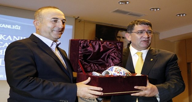 ÇAVUŞOĞLU’NDAN AB’YE VİZE RESTİ