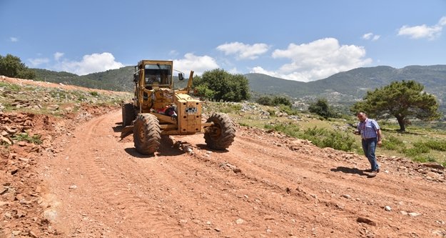 YENİ AÇILAN YOLLARDA ASFALT HAZIRLIĞI