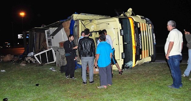 ALANYA YOLUNDA KAZA: 6 YARALI VAR