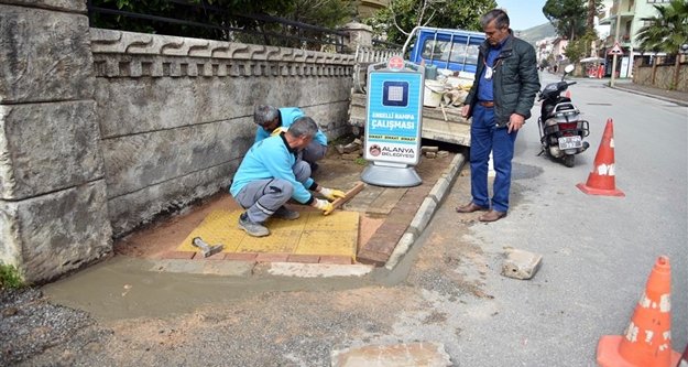 Alanya kaldırımları engelsiz hale geliyor