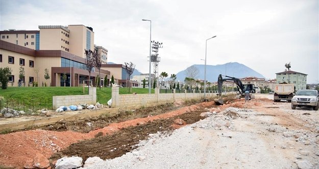 Alanya'nın yeni hastanesinde yol çalışması