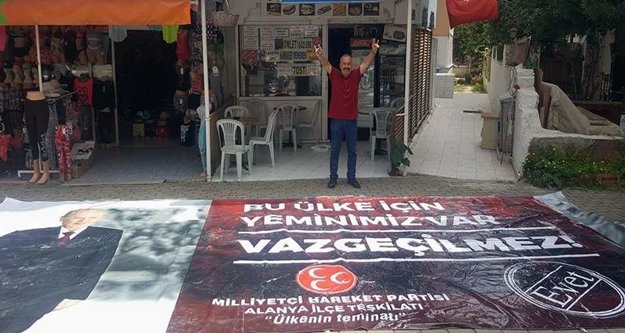 Alanya'nın girişine dev 'evet' afişi