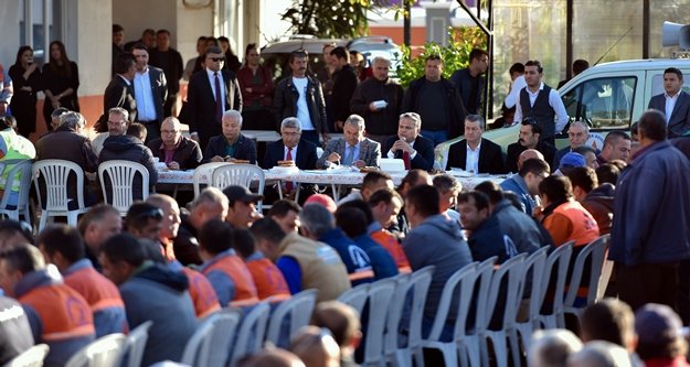 Başkan Uysal'dan işçilerle kahvaltı