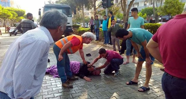 Alanya'da feci kaza: Ayaklarından iş makinesi geçti