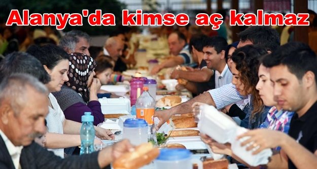 Alanya'nın 3 noktasında iftar yemeği