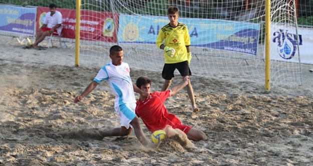 Alanya'da plaj futbolu heyacanı