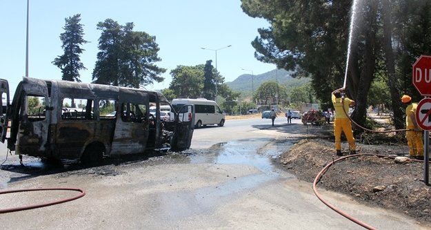 Tünellerde yanan minibüsün şoförü faciayı önledi