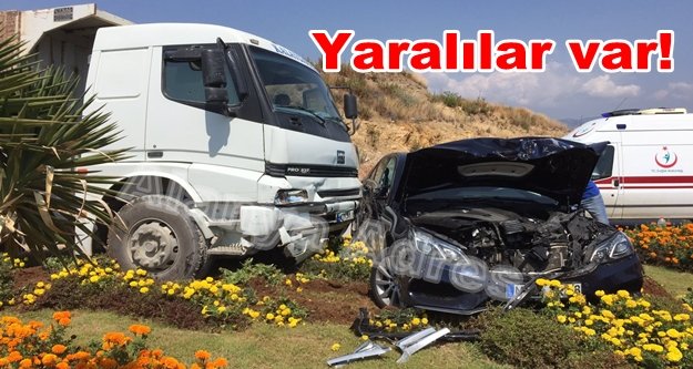 Alanya'da zincirleme kaza! Kamyon otomobili refüje sürükledi