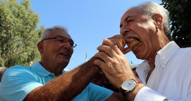 Baykal, Ali Takavut'a baklava yedirdi