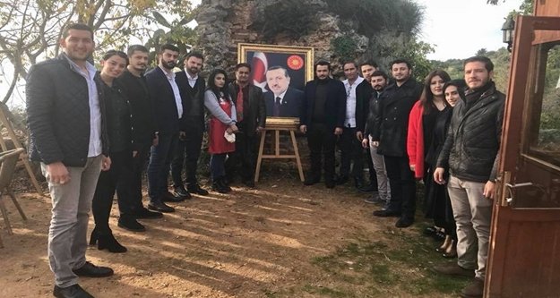 Ak Gençlik'ten Erdoğan sevdalısı ressama ziyaret