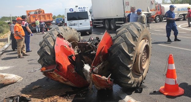 Kamyonla çarpışan traktör ikiye bölündü: 1 ölü