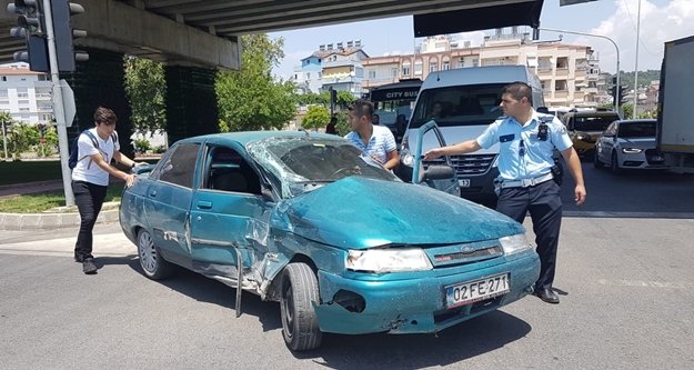 Trafik kazası: 1'i Kırgız turist 3 yaralı