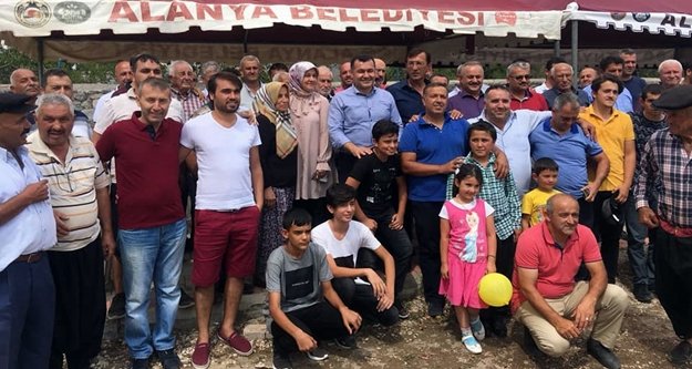 Yücel yayla sakinleriyle bayramlaştı