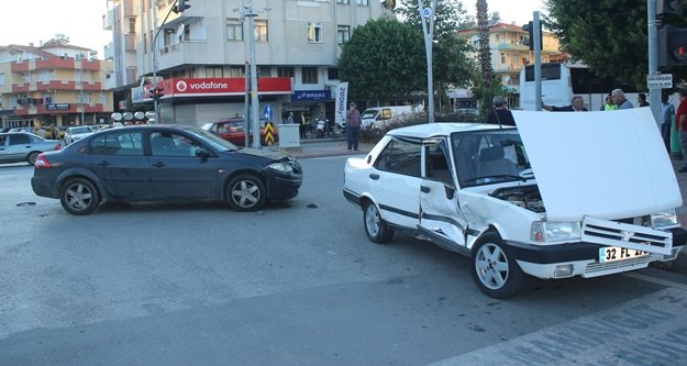 Komşuda trafik kazası: 2 yaralı