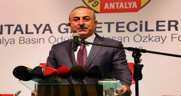 Bakan Çavuşoğlu, “Fransız polisinin kullandığı aşırı güç, ibretliktir”