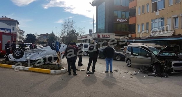 Alanya'da feci kaza: 1 araç takla attı!