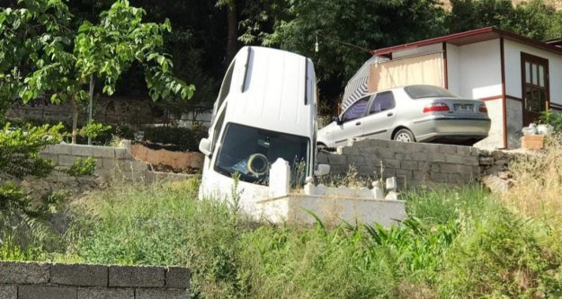 Alanya'da otomobil mezarlığa uçtu