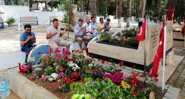 Toklu'dan şehit mezarlığına bayram ziyareti