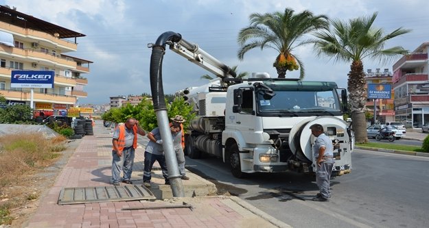 Alanya'da 2 bin yağmur suyu gideri temizlendi