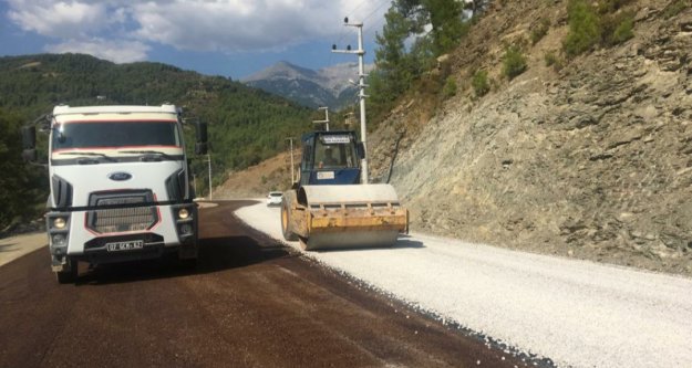 Alanya'da bozulan yollar asfaltlandı