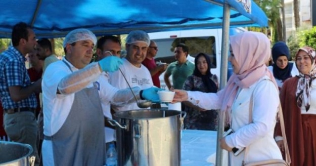 Büyükşehir yarın Alanya'da  vatandaşlara aşure ikram edecek