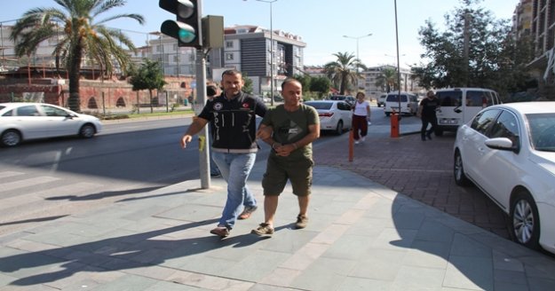 Alanya’da şüpheli araçta uyuşturucu çıktı