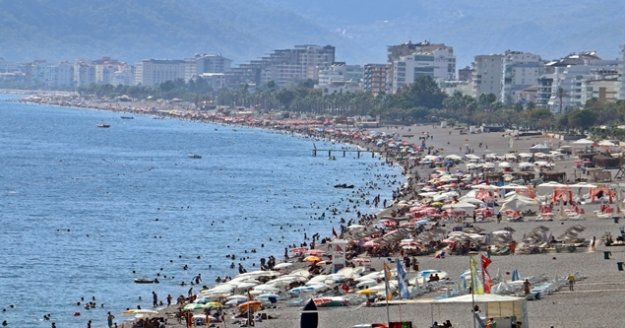 Dünyaca ünlü sahil ekim ayında tıklım tıklım doldu