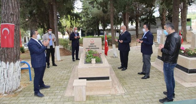 Başkan Şahin'den şehitlerimize ziyaret