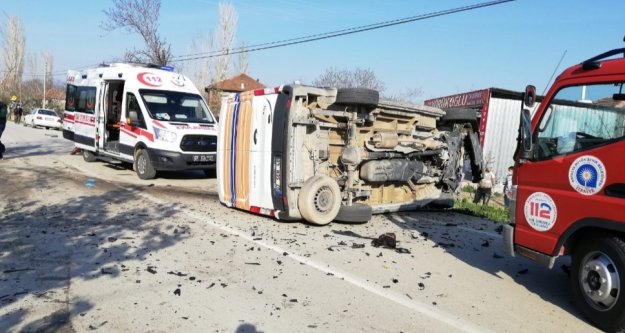 Trafik kazası: 2 yaralı var