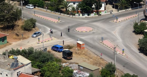 Denizde teknelerin sosyal mesafeli parkı havadan görüntülendi