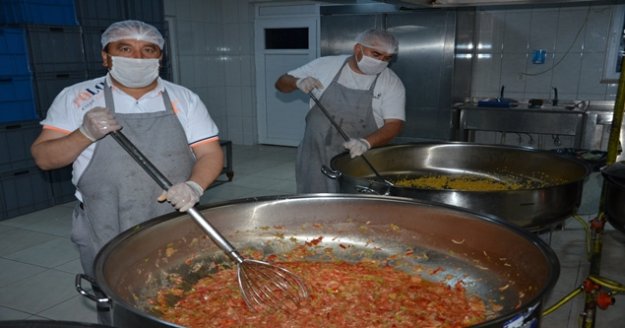 Büyükşehir aşevleri 683 bin kişilik yemek yardımı yaptı