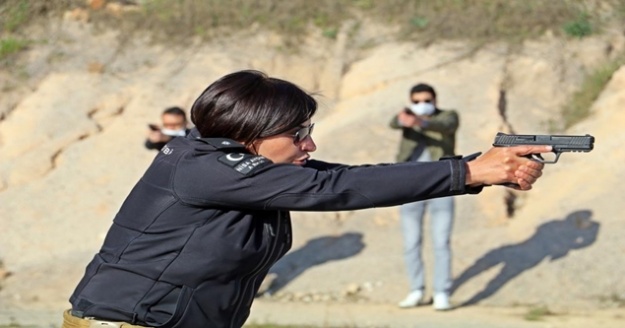 Kadın polislerin mermilerin gölgesindeki nefes kesen eğitimi