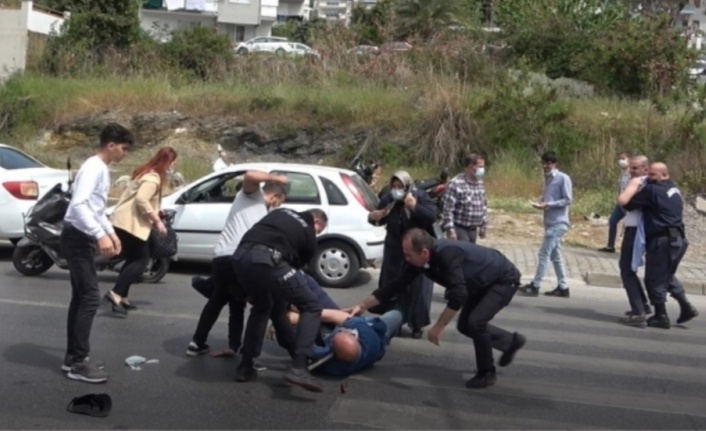 Alanya Adliyesi önünde tekme tokat kavga ettiler