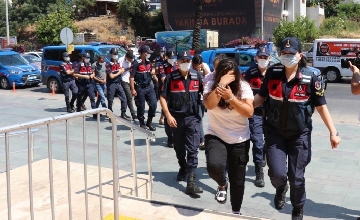 Alanya'da insan tacirlerine operasyonda 6 tutuklama