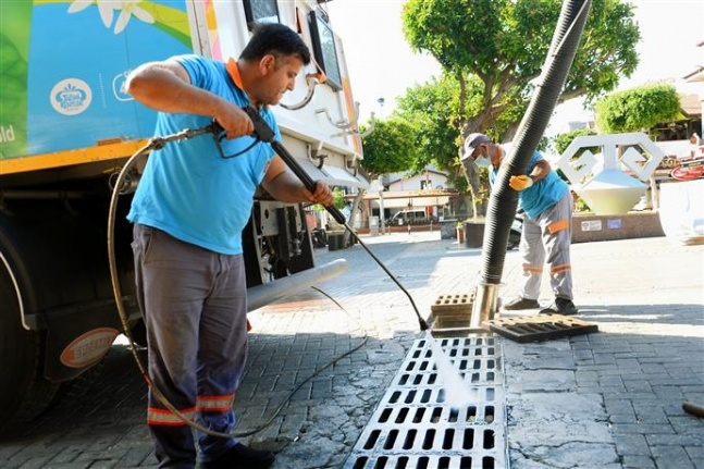 Alanya Belediyesi mazgal temizliği yapıyor