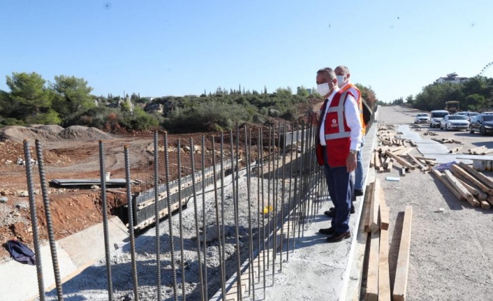 Başkan Böcek yeni yol açma çalışmasını denetledi