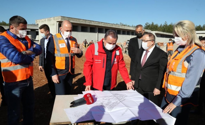 Başkan Böcek, Sokak Hayvanları Bakım Evi’ni inceledi