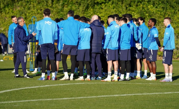 Fenerbahçe, Antalya’da hazırlıklarına devam etti