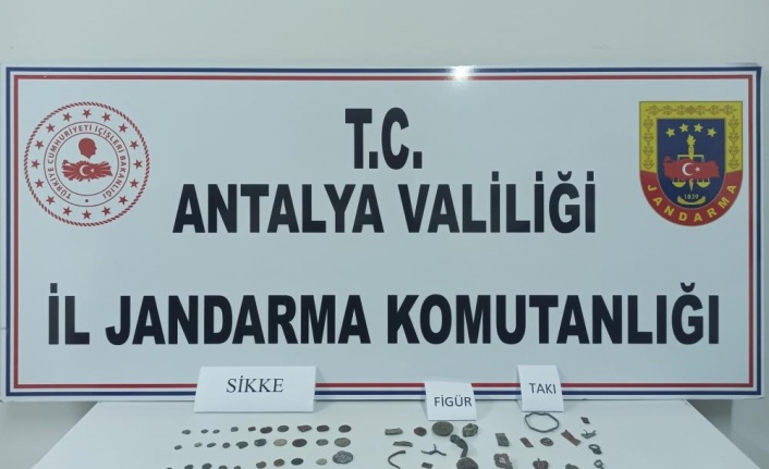 Antalya'da jandarma, 84 tarihi eser ele geçirdi