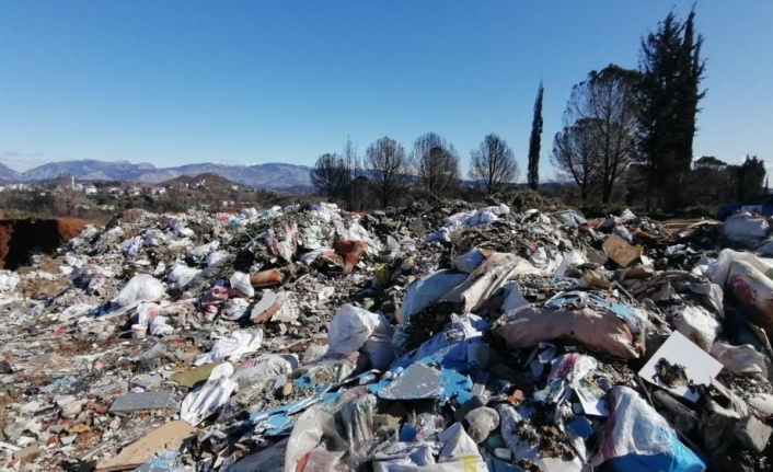 Turizm merkezine yakışmayan çöplük görüntüsü