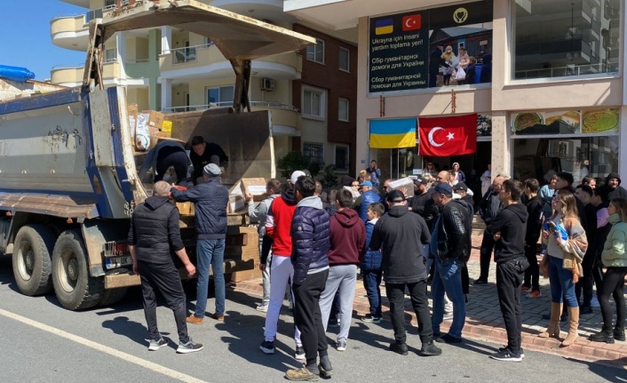 Alanya’daki Ukraynalılar ülkeleri için yardım topladı