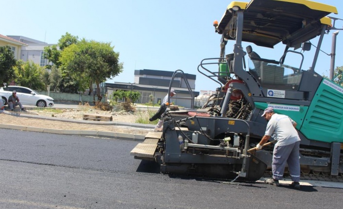 Gazipaşa Kültür Merkezi yoluna sıcak asfalt