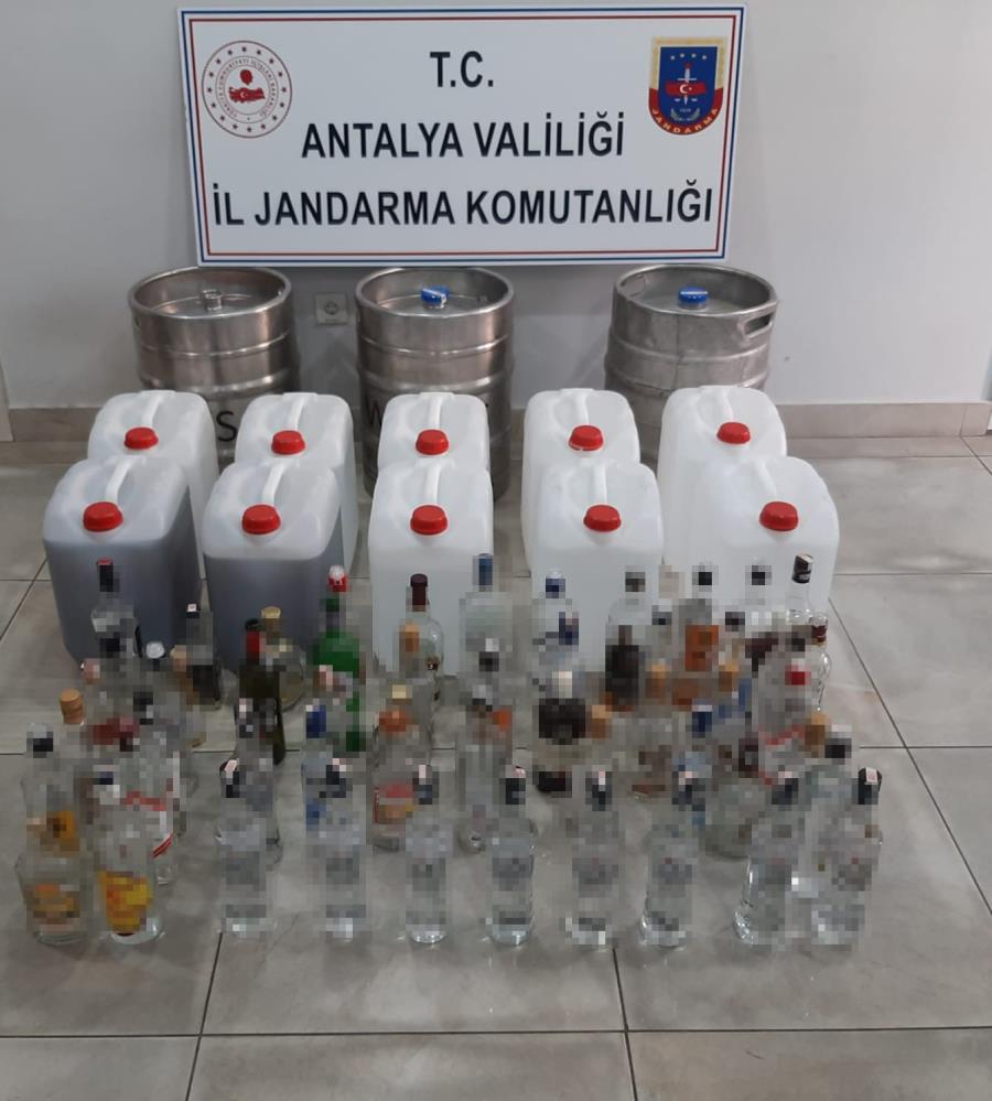 Otel odasında 387 litre sahte içki ele geçirildi