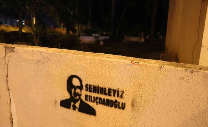 Alanya'da mezarlık duvarına ‘Seninleyiz Kılıçdaroğlu’ yazılı şablon basıldı
