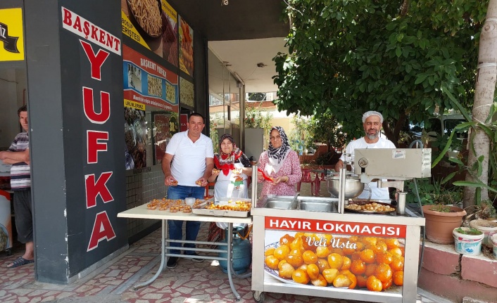 EYT’li ilk maaşıyla lokma dağıttı