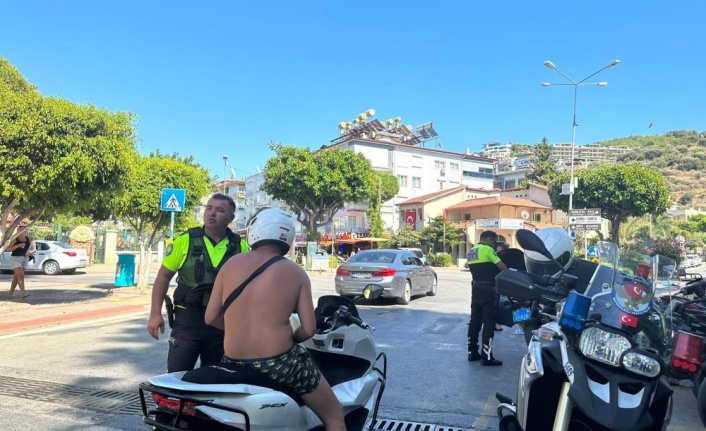 Alanya’da polis ekiplerinden motosiklet denetimi