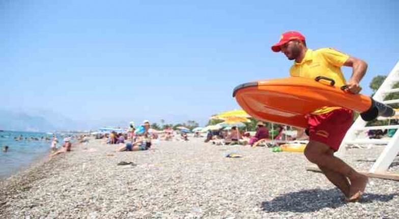 Antalya plajlarında 3 cankurtaran robot görev başında